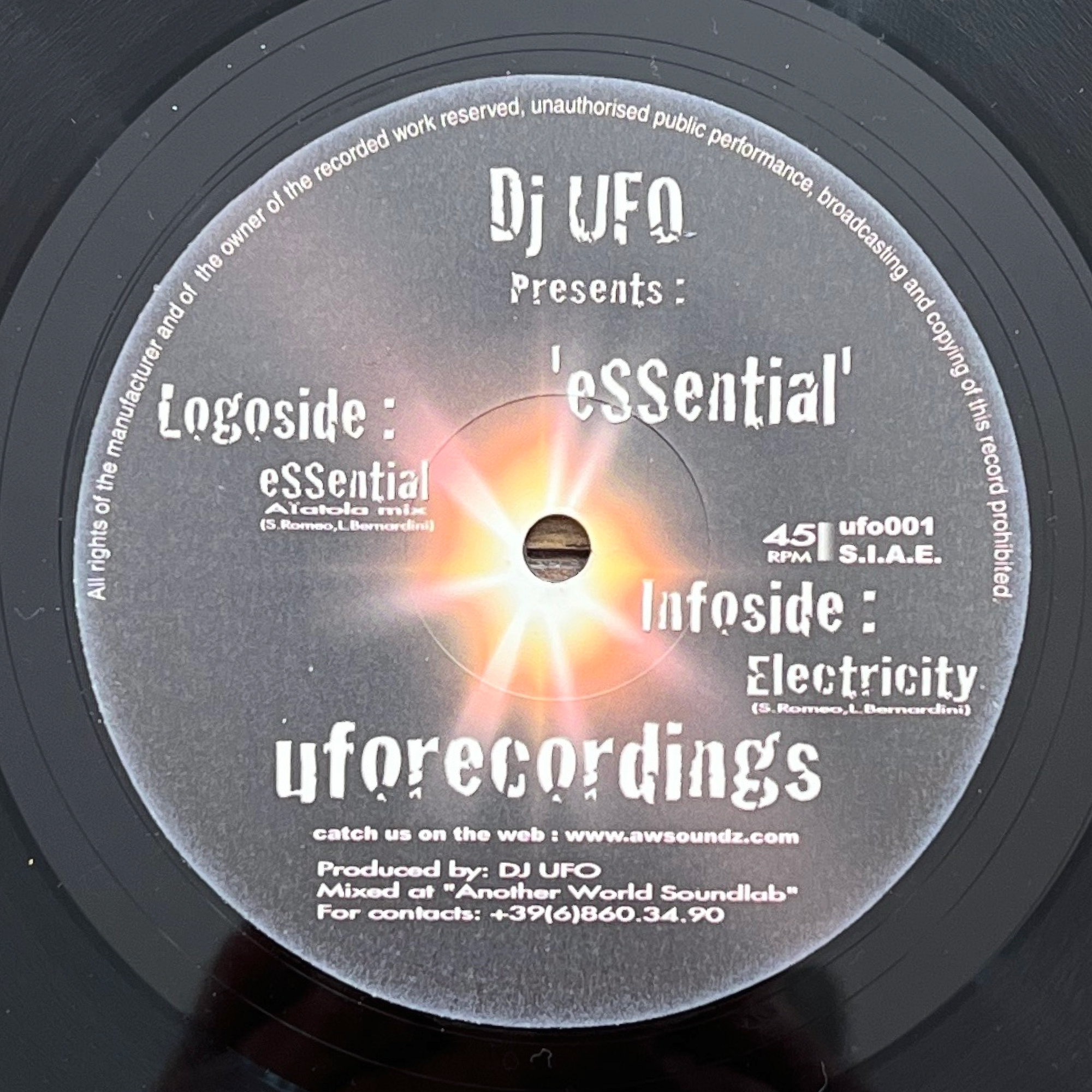 伊12” Dj Ufo Essential UFO001 Uforecordings /00250 伊12” Dj Ufo Essential UFO001 Uforecordings /00250 12